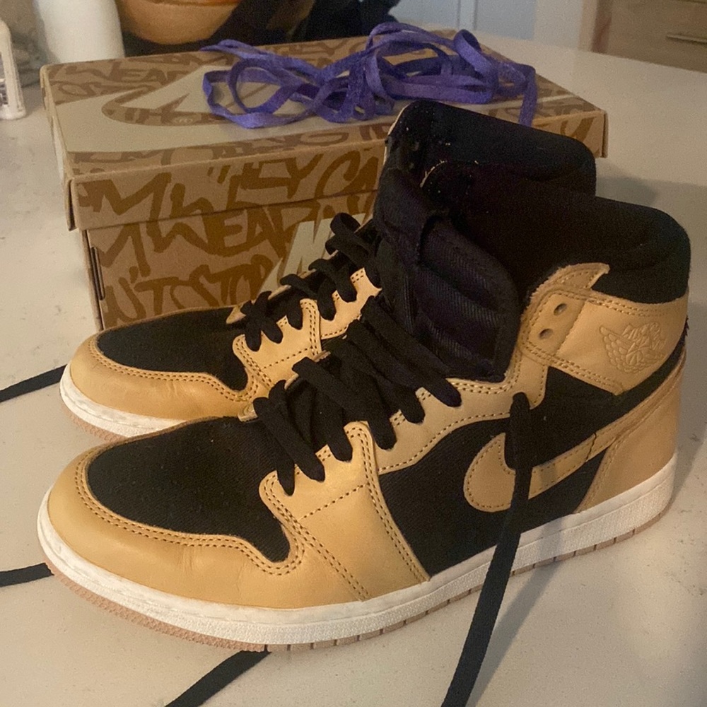 Jordan 1 retro high OG heirloom 9.5